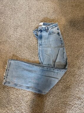 Frame Denim Light Blue Jeans with Contrast Stitching